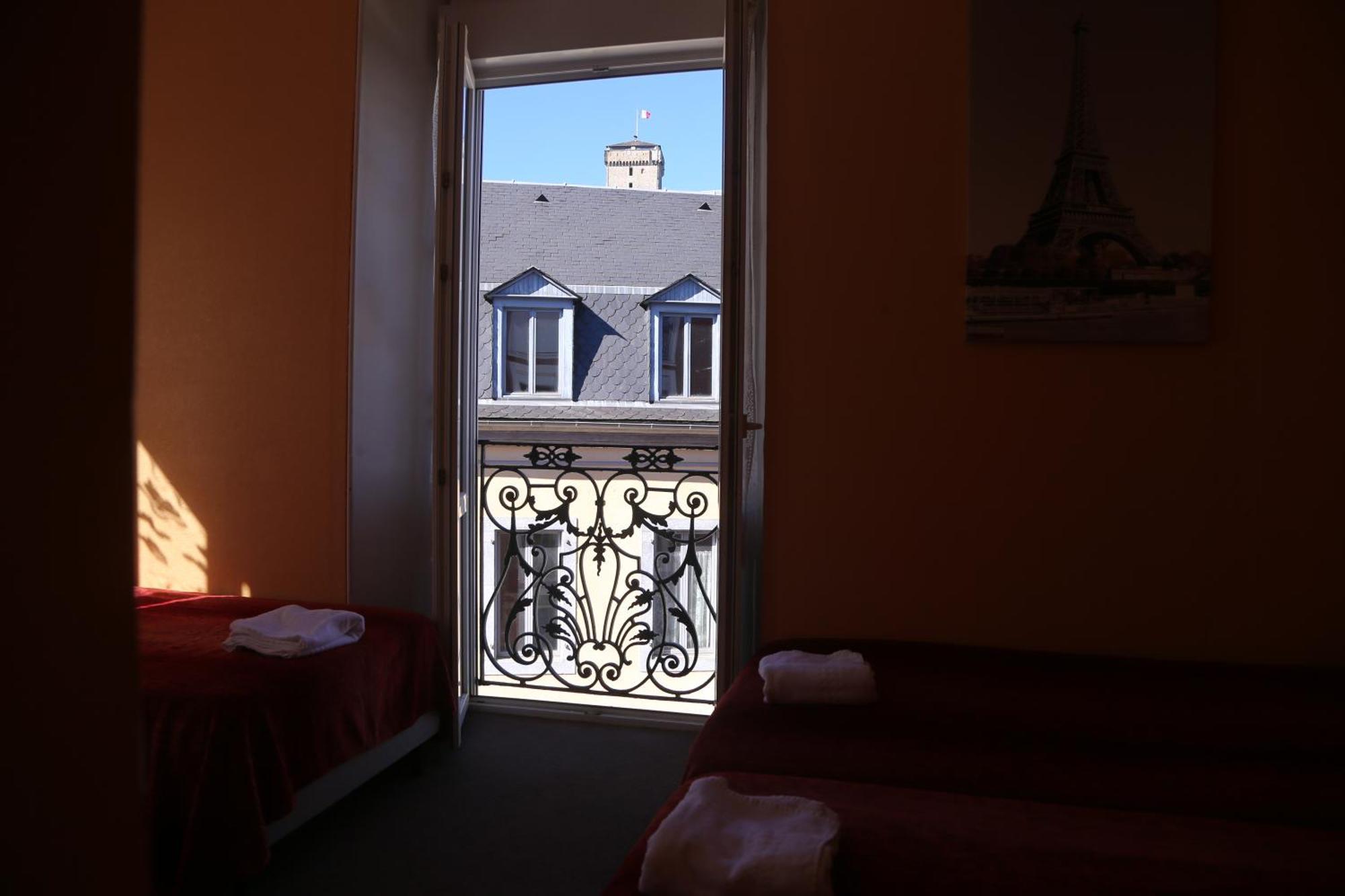 Hotel Restaurant Le Parisien 루르드 외부 사진